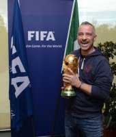 FIFA Praesident Joseph S. Blatter (Schweiz) trifft Eros Ramazzotti (Italien)