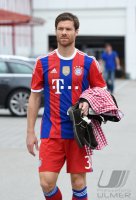 Fussball 1. Bundesliga 14/15: Xabi Alonso (FC Bayern Muenchen)