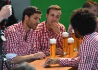Fussball 1. Bundesliga 14/15: Xabi Alonso (FC Bayern Muenchen)