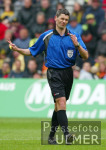 FUSSBALL 1. Bundesliga: DFB-Schiedsrichter Dr. Markus MERK