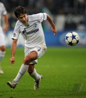 Fussball: Champions League, Saison 2010/2011: Schalke, RAUL Einzelaktion
