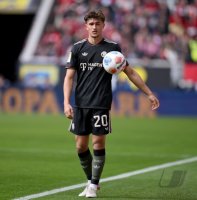 Fussball 1. Bundesliga  Saison  2025/2026  28. Spieltag SC Freiburg - FC Bayern Muenchen