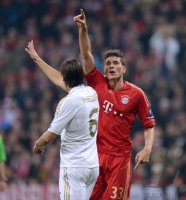 FUSSBALL INTERNATIONAL  CHL HALBFFINALE 11/12:  FC Bayern Muenchen - Real Madrid