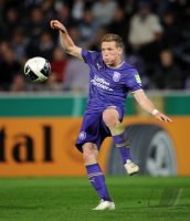 FUSSBALL, DFB Pokal 1. Hauptrunde: Osnabrueck, RIEDEL am Ball