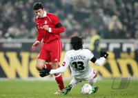 Fussball 1. Bundesliga: Gladbach - Bayern, Zweikampf