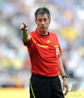 Fussball 1. Bundesliga:  Schiri Wolfgang Stark