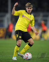 Fussball: 1. Bundesliga Saison 2010/2011: Dortmund, SCHMELZER am Ball