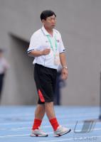FUSSBALL INTERNATIONAL: Trainer Kim Jong Hun (Nordkorea)