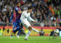 FUSSBALL International  COPA DEL REY  11/12:  Daniel Alves (li, Barca) gegen Cristiano Ronaldo (Real Madrid)