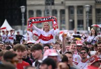 Fussball DFB Pokal Finale 24/25: Arminia Bielefeld - VfB Stuttgart, Public Viewing auf dem Schlossplatz