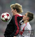 Fussball 1. Bundesliga: Muenchen - Stuttgart, Zweikampf