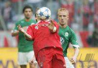 Fussball FC Bayern-Wolfsburg; Zweikampf