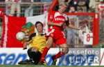 Fussball 2. Bundesliga: Oberhausen - Reutlingen, Zweikampf
