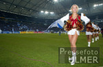 Die Cheerleader Pyromaniacs von Rhein Fire in der Arena auf Schalke