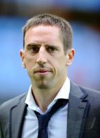 FUSSBALL EURO 2008: Frankreich, Ribery traegt Anzug