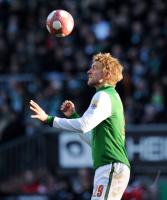 FUSSBALL, 1. BUNDESLIGA, 25. Spieltag: Bremen, MERTESACKER Einzelaktion