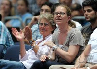 Basketball Nationalmannschaft 2011/2012 : Praesident Uli Hoeness (FC Bayern Muenchen) mit seiner Familie