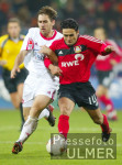 Fussball 1. Bundesliga: Leverkusen - Nuernberg, Zweikampf