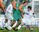 Fussball 1. Bundesliga: Gladbach - Bremen, Zweikampf