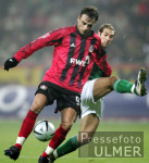 Fussball 1. Bundesliga: Leverkusen - Wolfsburg, Zweikampf