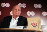 FC Bayern Muenchen Manager Uli Hoeness bei Burger King
