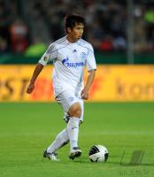 Fussball DFB Pokal : Hao Junmin (FC Schalke 04)