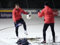 Fussball Regionalliga Suedwest 20/21: Ball im Schnee am 09.12.2020 in der Balinger Bizerba Arena