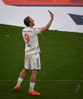 Fussball 1. Bundesliga 24/25: FC Bayern Muenchen feiert die 34. Deutschen Meisterschaft