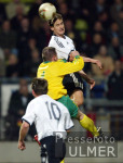 Fussball - EM-Qualifikation: Deutschland - Litauen, Zweikampf