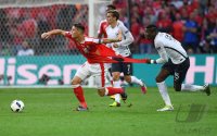 Fussball International Europameisterschaft 2016: Granit Xhaka (Schweiz) mit zerrissenem Trikot