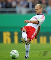 FUSSBALL, DFB Pokal 1. Hauptrunde: Hamburger SV, JAROLIM am Ball