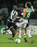 Fussball CL: Bremen - Turin, Zweikampf