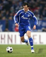 Fussball 1. Bundesliga: Schalke, WESTERMANN Einzelaktion