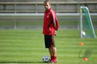 Fussball  Training der deutschen Nationalmannschaft vor dem EM Qualifikationsspiel gegen Irland.