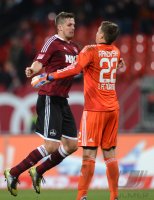 Fussball 1. Bundesliga, Saison 2012/2013: Jubel nach dem Sieg mit Per Nilsson und  Torwart Patrick Rakovsky  (v. li.,1 FC Nuernberg)