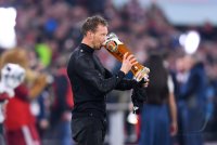 Fussball 1. Bundesliga Saison 21/22: JUBEL FC Bayern Muenchen feiert die 32. Meisterschaft