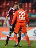 Fussball 1. Bundesliga, Saison 2012/2013: Jubel nach dem Sieg mit Per Nilsson und  Torwart Patrick Rakovsky  (v. li.,1 FC Nuernberg)