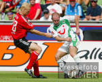 FUSSBALL 1. Bundesliga  Leverkusen - Hannover, Zweikampf