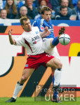 Fussball 1. Bundesliga: Schalke - Hamburg, Zweikampf