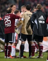 Fussball 1. Bundesliga, Saison 2012/2013:  (v. li.) Philipp Lahm , Thomas Mueller (FC Bayern Muenchen) und Torwart Raphael Schaefer (1 FC Nuernberg)