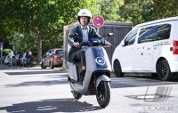 Oberbuergermeister Boris Palmer (Parteilos) bei einer Probefahrten mit einem E-Roller