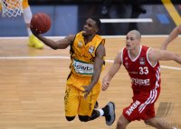 Basketball 1. Bundesliga 2013/2014:  Walter Tigers Tuebingen - Brose Baskets Bamberg