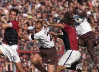 Zweikampf: St. Pauli Hamburg - Hertha BSC Berlin