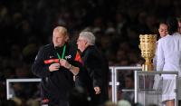 Fussball: DFB Pokal Finale: Trainer Thomas Schaaf (Werder)  neben dem DFB POKAL