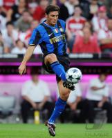 FUSSBALL INTERNATIONAL: Inter, ZANETTI Einzelaktion
