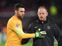 Fussball CHL  Saison 2014/2015: Torwart Salvatore Sirigu (Paris Saint-Germain)