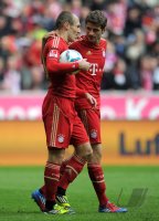 Fussball 1. Bundesliga, Saison 2011/2012:  Arjen Robben (li,) mit Thomas Mueller (FC Bayern Muenchen)