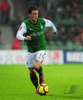 FUSSBALL, 1. BUNDESLIGA, 27. Spieltag: Bremen - Bochum, OEZIL am Ball