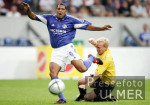 Fussball UI-Cup Halbfinale: Schalke  - Esbjerg fB, Zweikampf AILTON