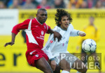 Fussball 1. Bundesliga: Lautern - Bayern, Zweikampf